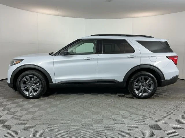 New 2026 Space White Metallic Ford Active image 8