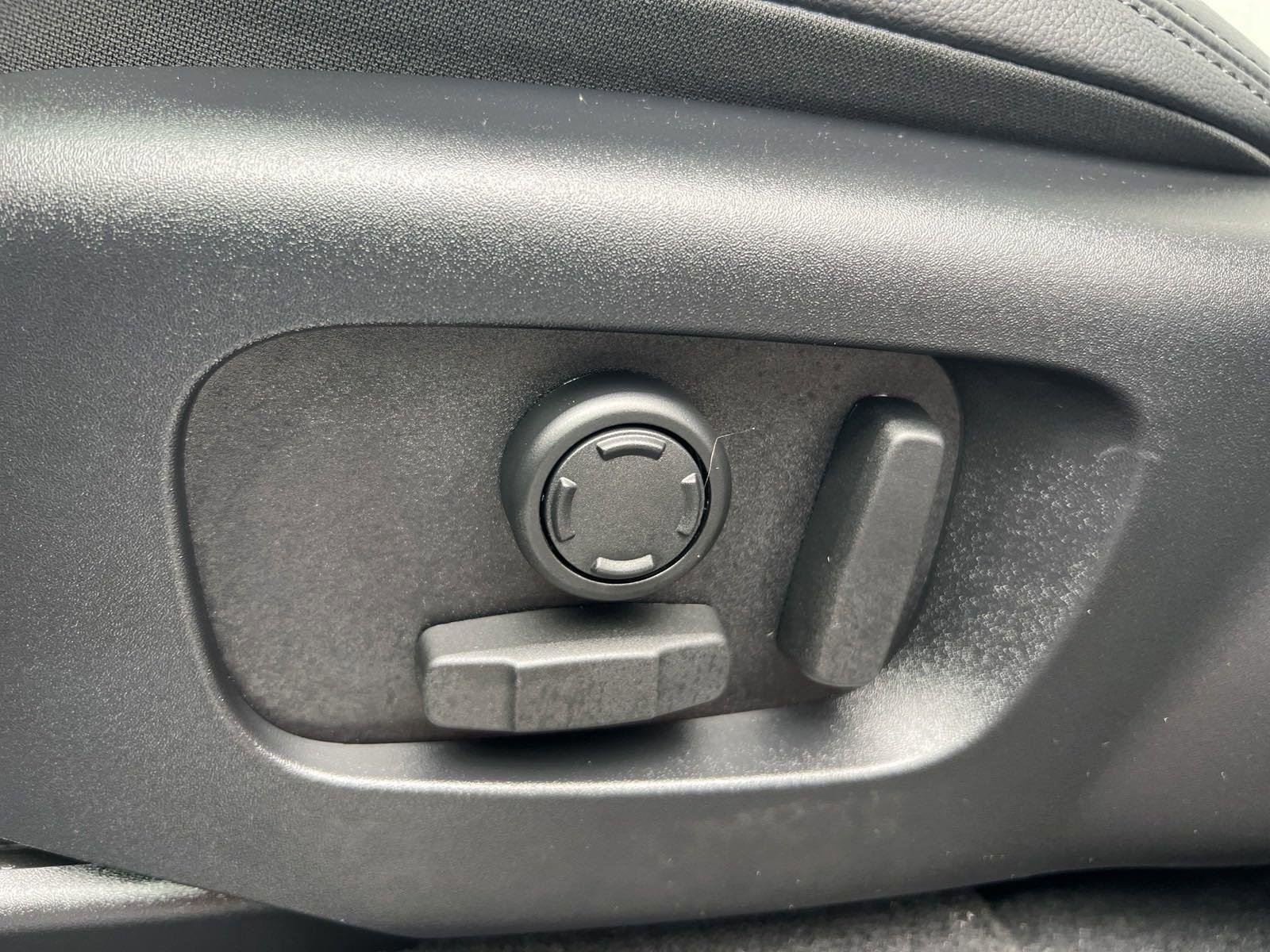 New 2025 Charente Grey Land Rover Dynamic SE image 24