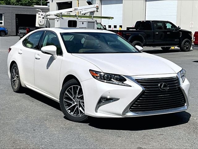 Used 2017 White Lexus 350 image 1