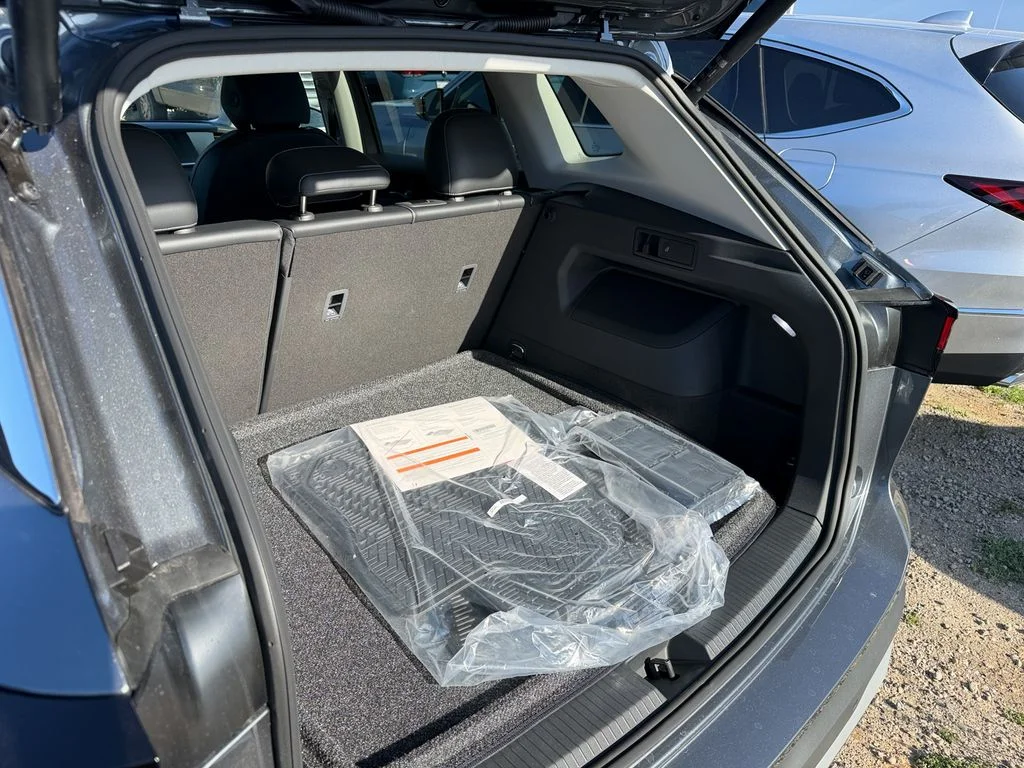 New 2026 Platinum Gray Metallic Volkswagen 2.0T SE image 24