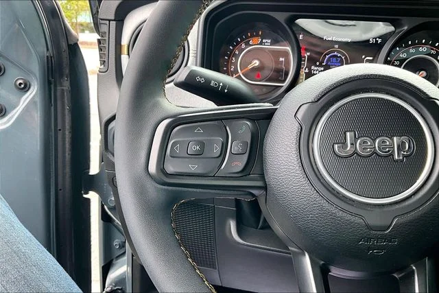 Used 2024 Anvil Clearcoat Jeep Sport image 11
