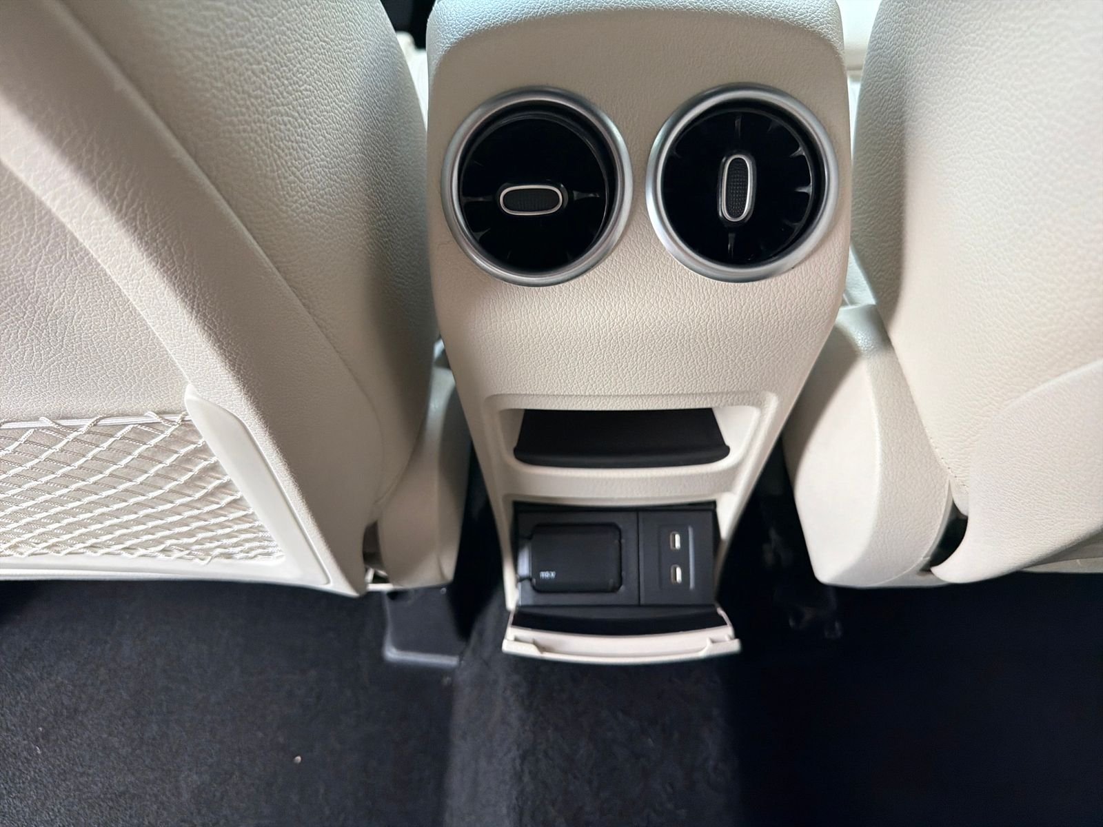 Used 2025 Polar White Mercedes-Benz GLB 250 image 31