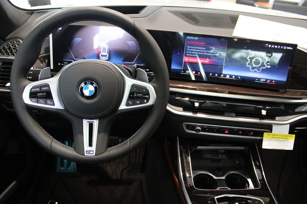 New 2027 White BMW M60i image 5