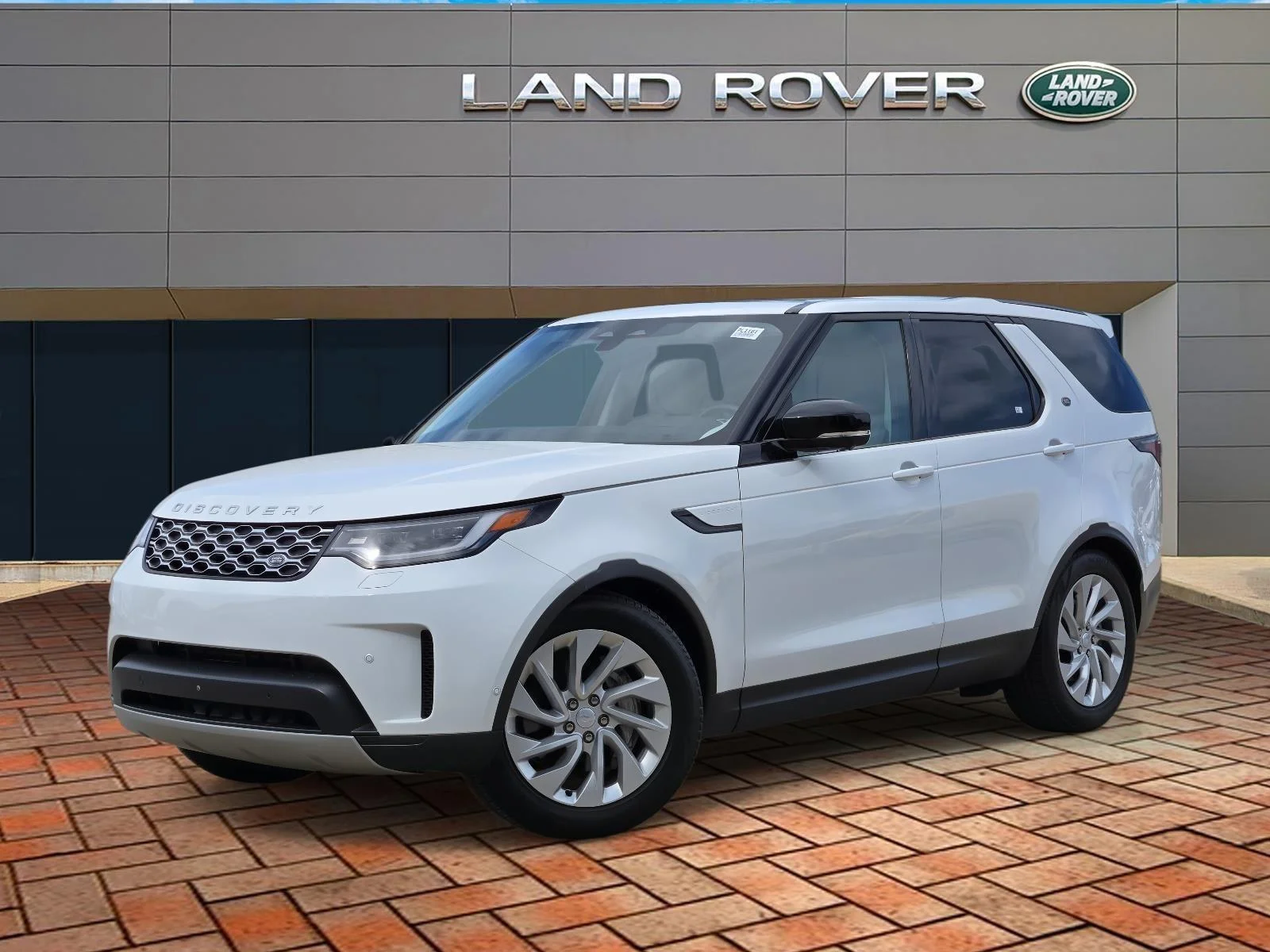 Certified Used 2025 Fuji White Land Rover S image 1