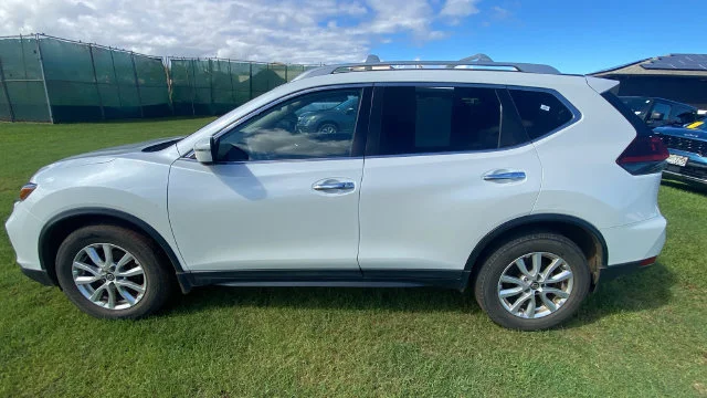 Used 2020 White Nissan SV image 2