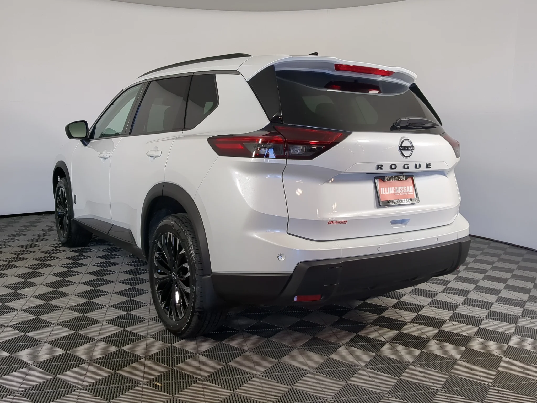 New 2027 Everest White Pearl Tricoat Nissan SV image 6