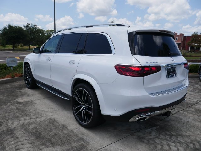 New 2026 MANUFAKTUR Moonlight White Metallic Mercedes-Benz GLS 450 image 30