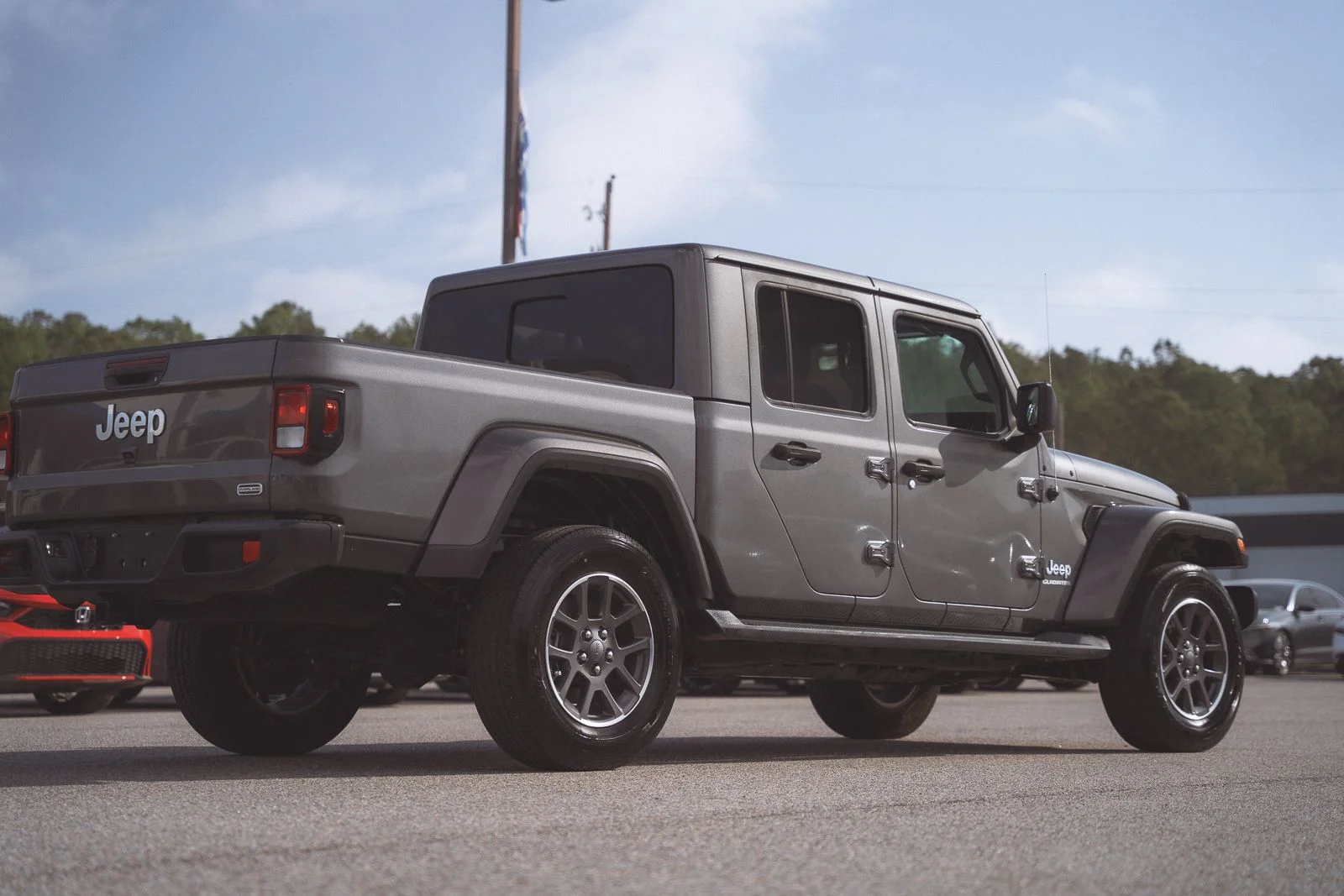 Used 2022 Gray Jeep Overland image 8