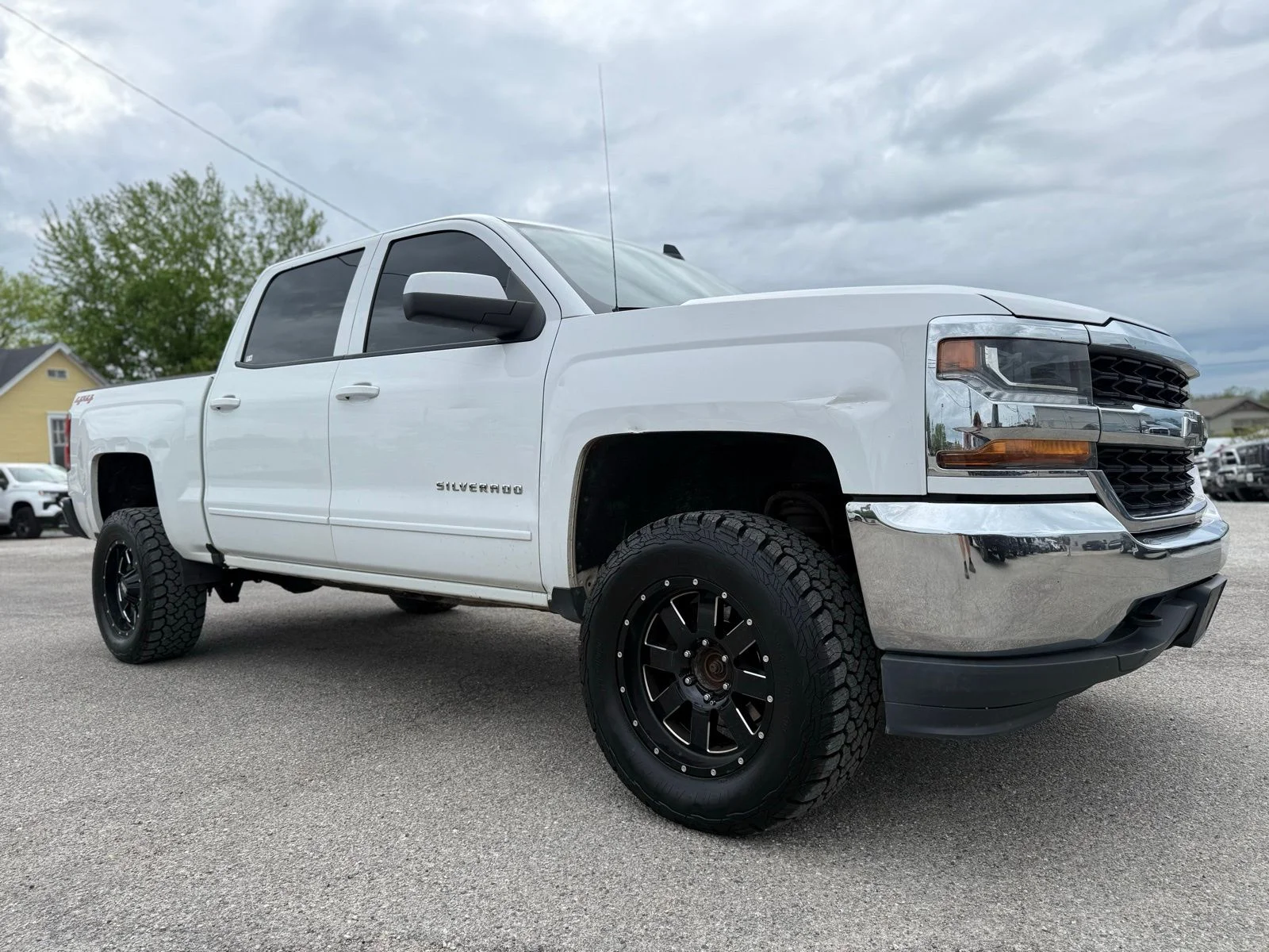 Used 2018 White Chevrolet LT image 10