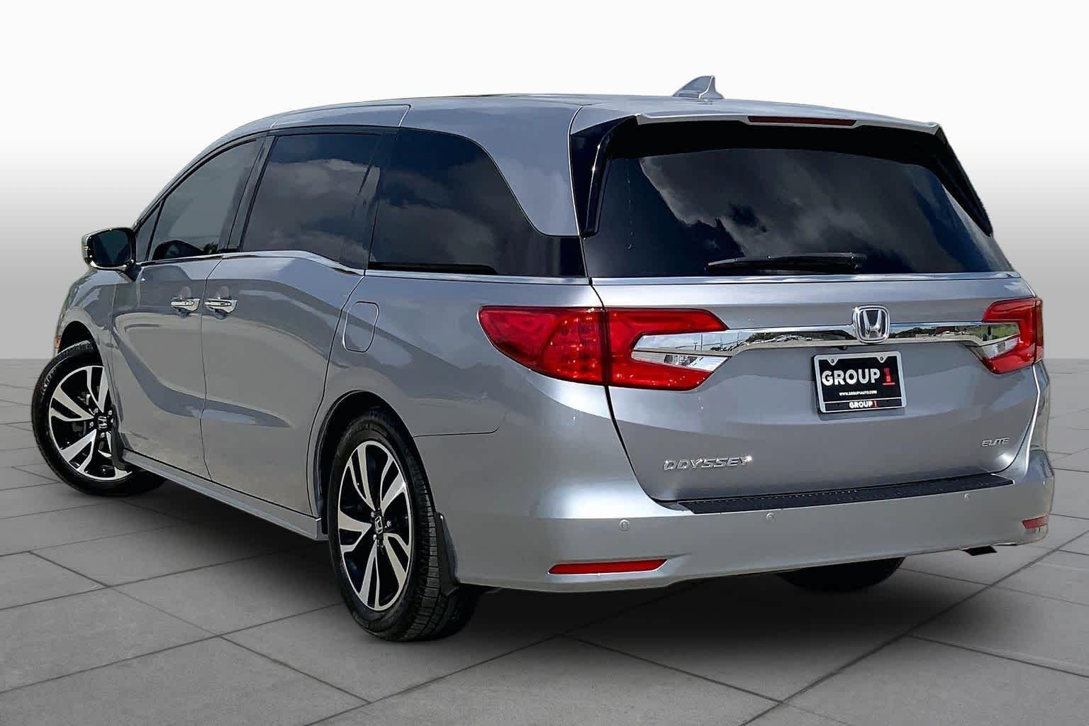 Used 2020 Lunar Silver Metallic Honda Elite image 12