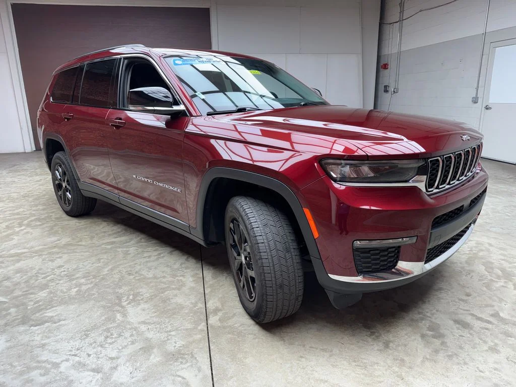 Certified Used 2022 Velvet Jeep Limited image 7