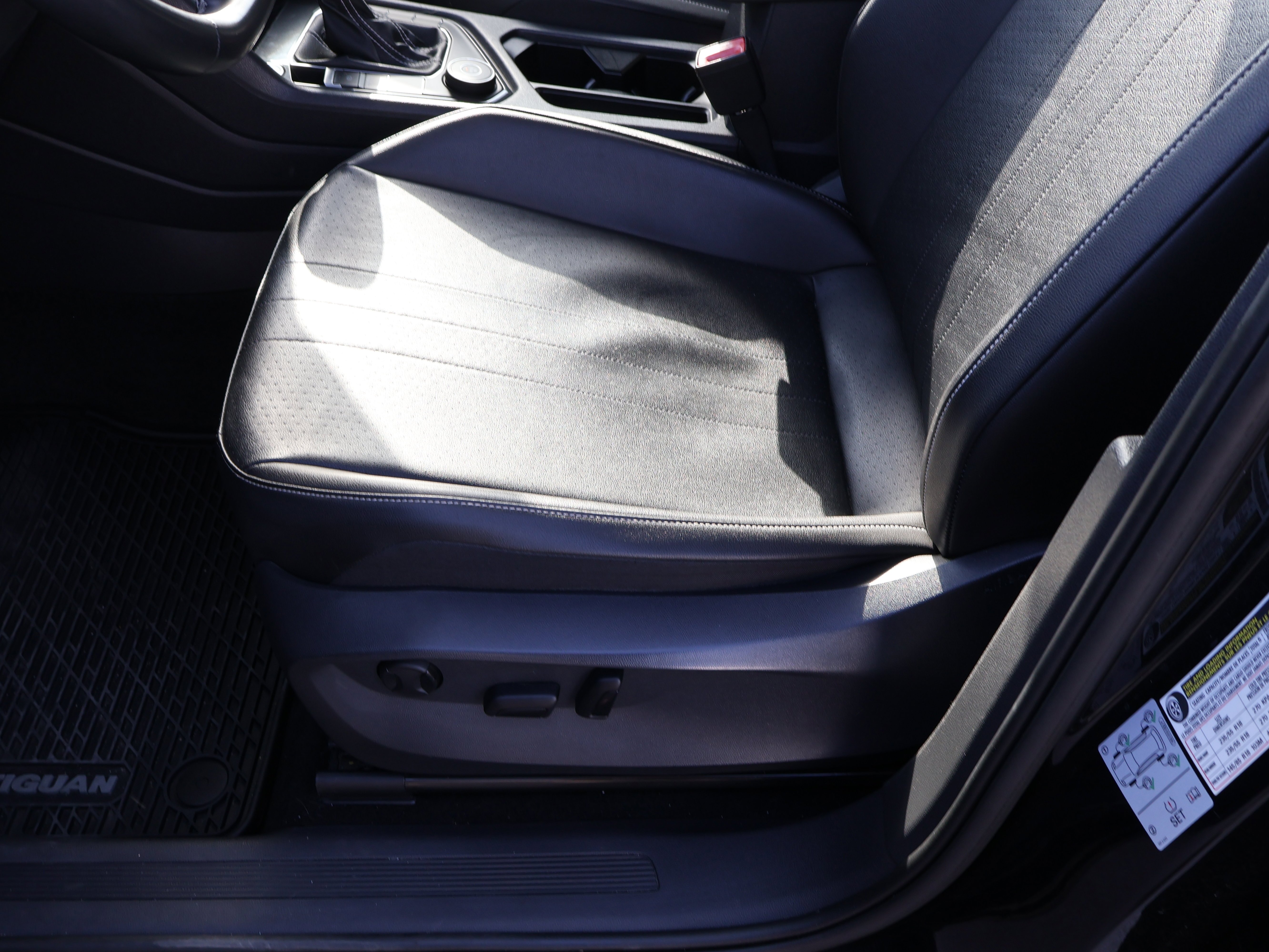 2022 Volkswagen Tiguan SE - Photo 39