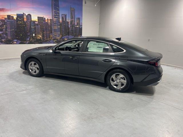 New 2026 Gray Hyundai SE image 4