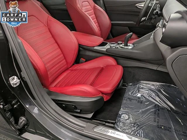 Used 2024 Black Alfa Romeo  image 31