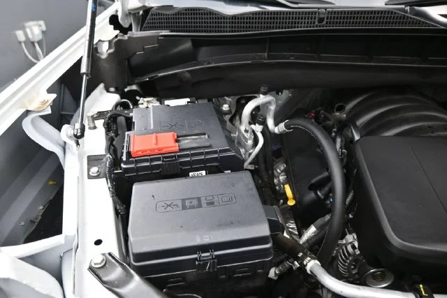 Used 2025 White GMC AT4 image 37