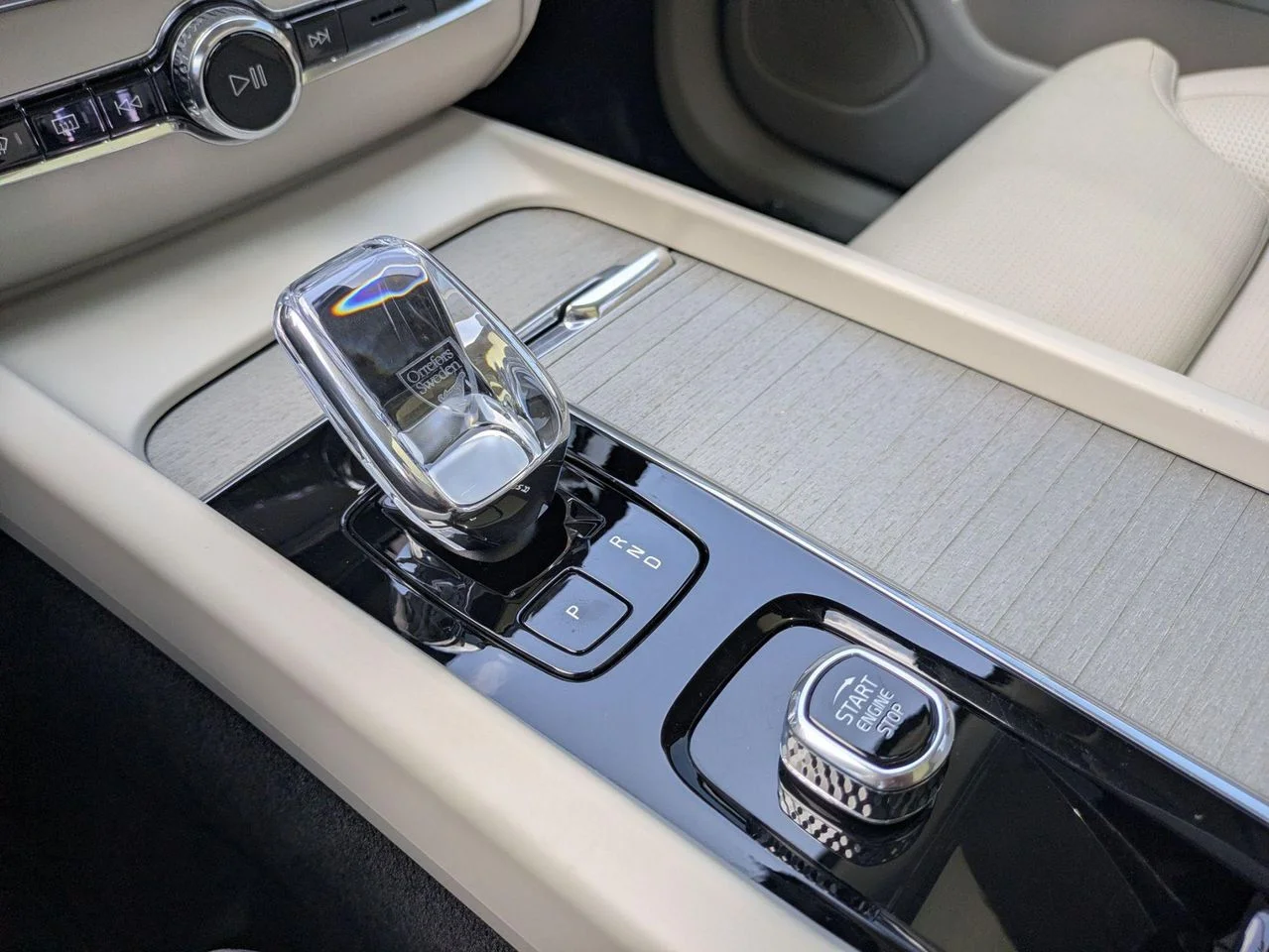 Used 2024 Thunder Grey Metallic Volvo T8 Ultimate Dark Theme image 17