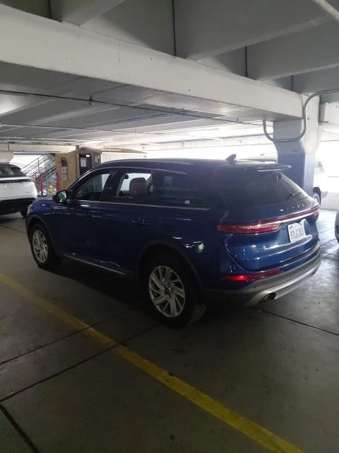 Used 2020 Blue Lincoln Standard image 3