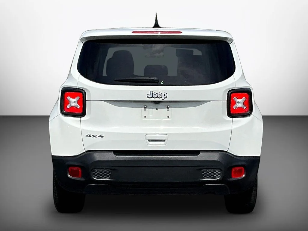 Used 2023 Alpine White Jeep Latitude image 5