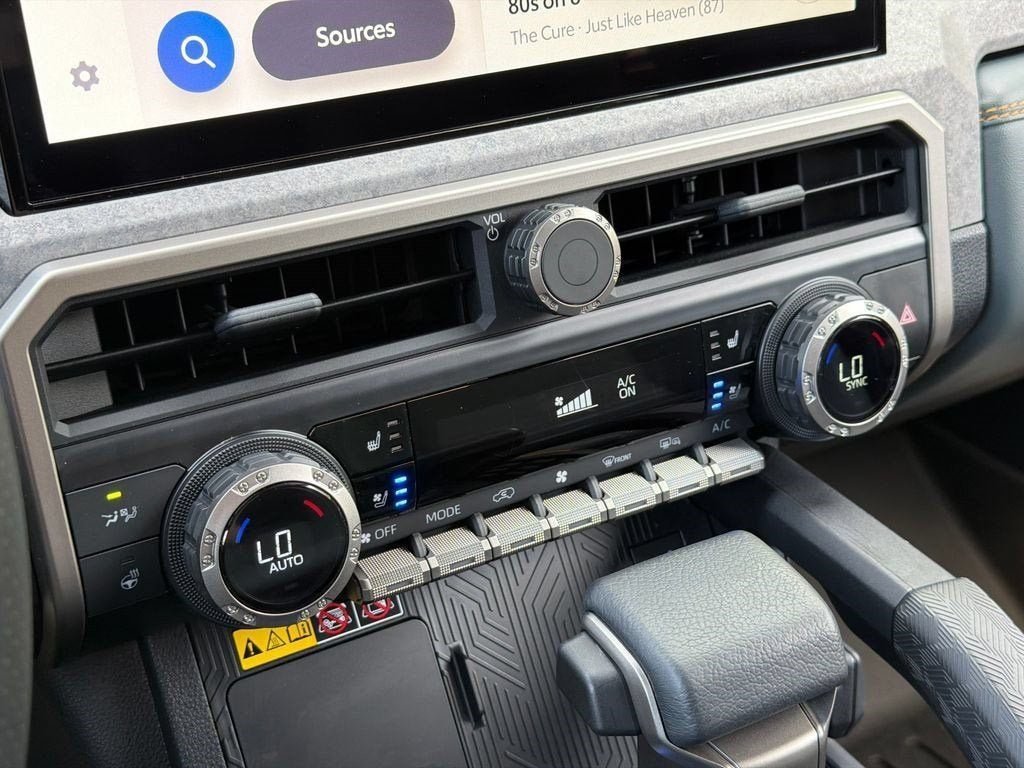 Used 2025 Everest Toyota Hybrid Trailhunter image 27