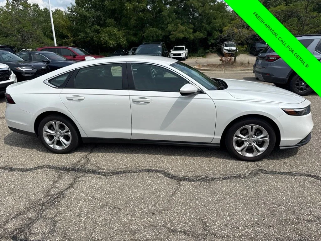 Used 2024  Honda LX image 7
