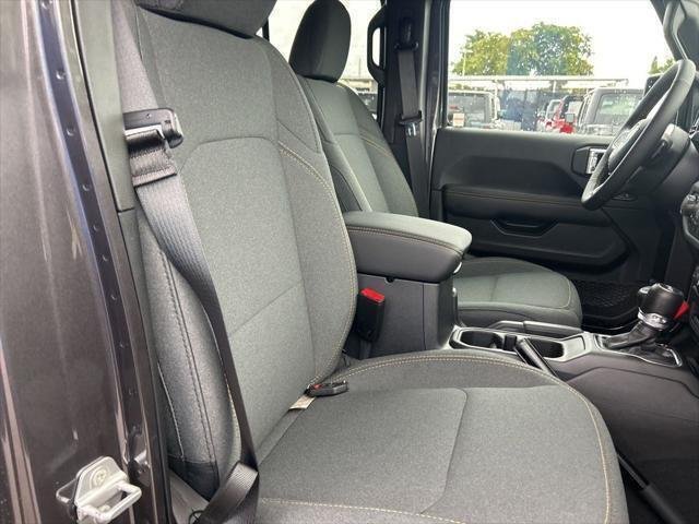 2025 Jeep Wrangler 4-Door Sahara - Photo 24
