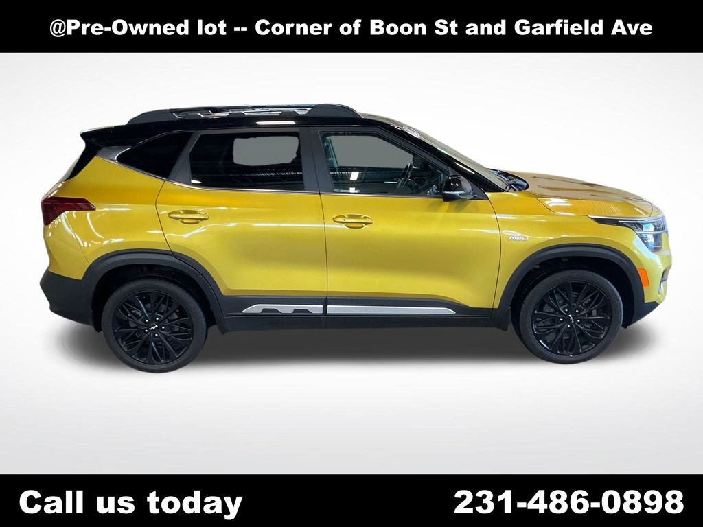 Used 2022 Yellow Kia Nightfall image 6