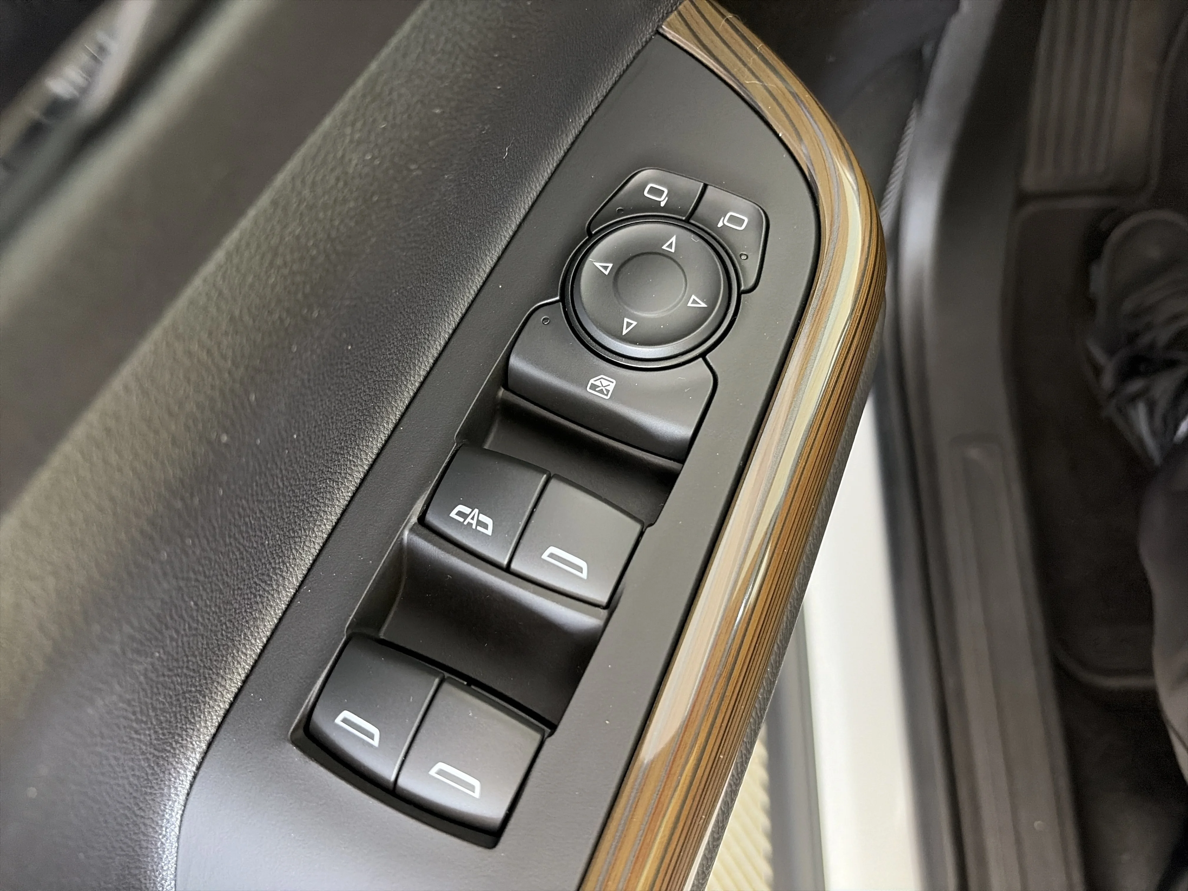 2023 GMC Acadia SLE - Photo 33