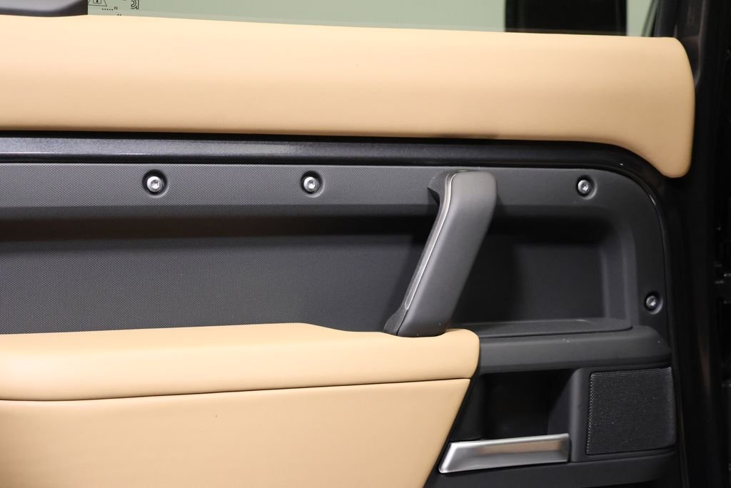 2026 Land Rover Defender X-Dynamic SE - Photo 33