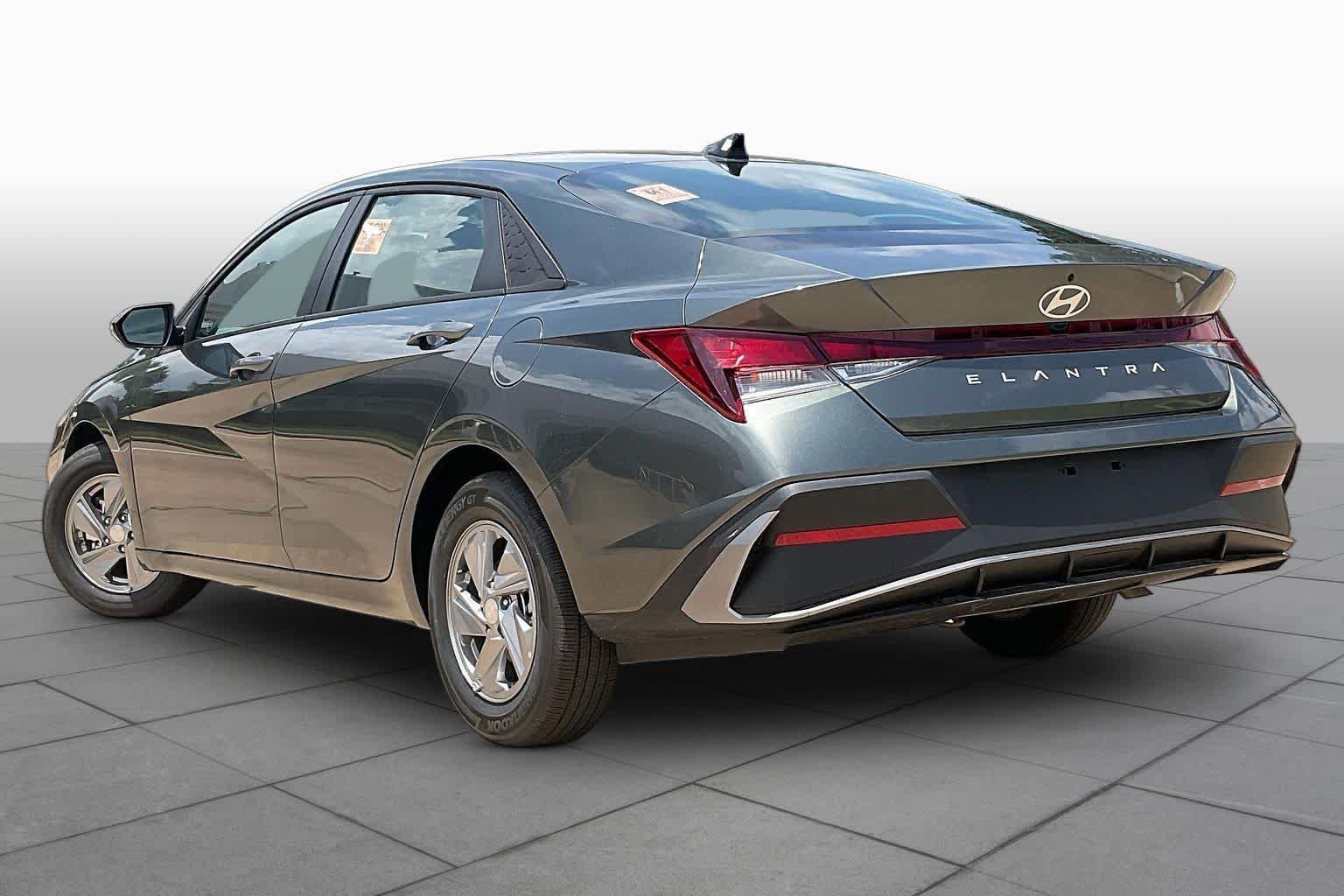 Used 2026 Amazon Gray Hyundai SE image 12