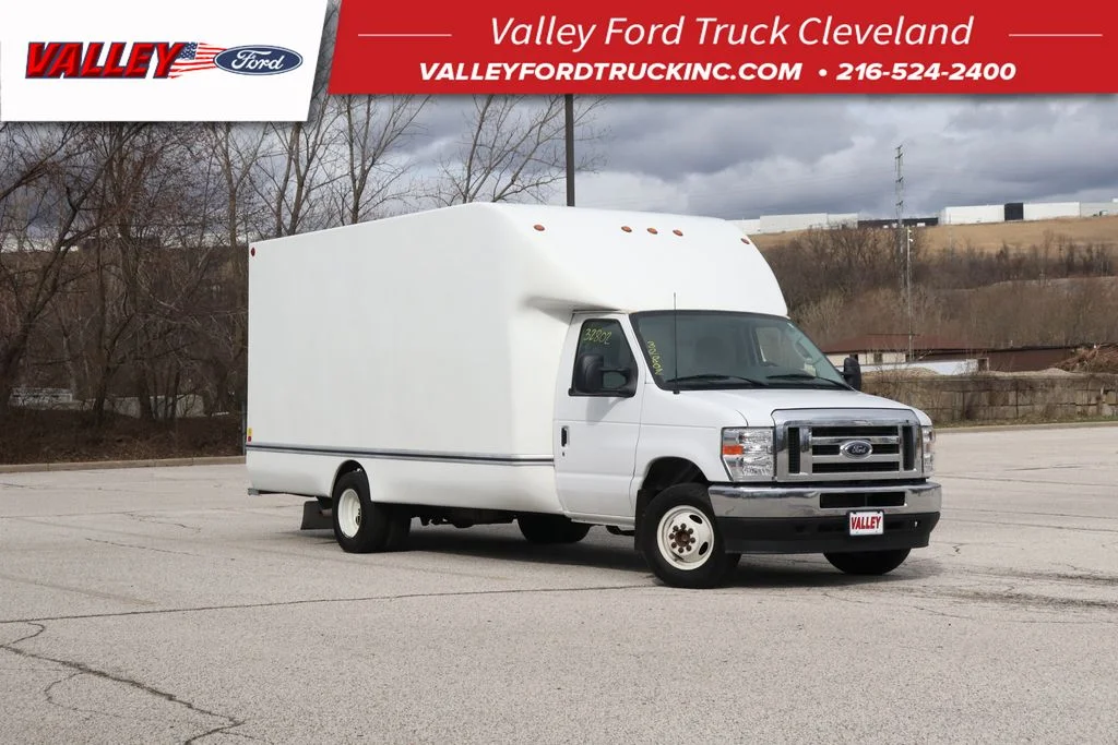 Used 2025 Oxford White Ford Base image 1
