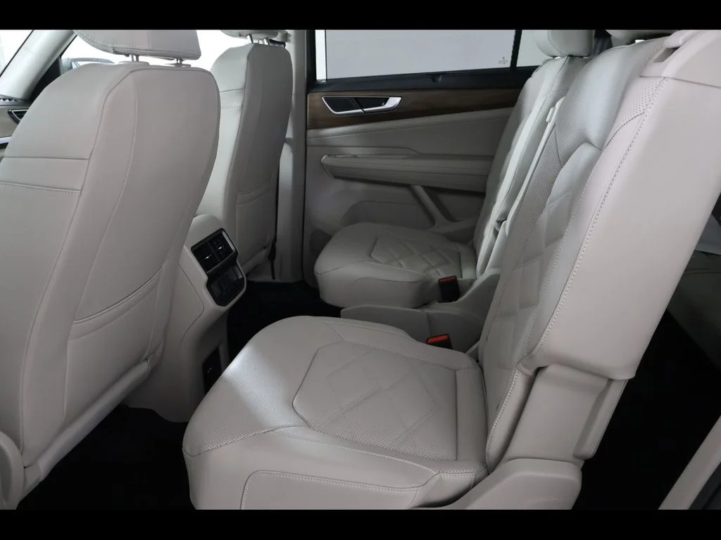New 2026 Green Volkswagen 2.0T SE w/Technology image 10