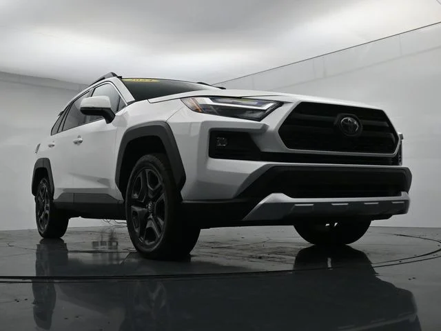 Used 2024  Toyota Adventure image 27