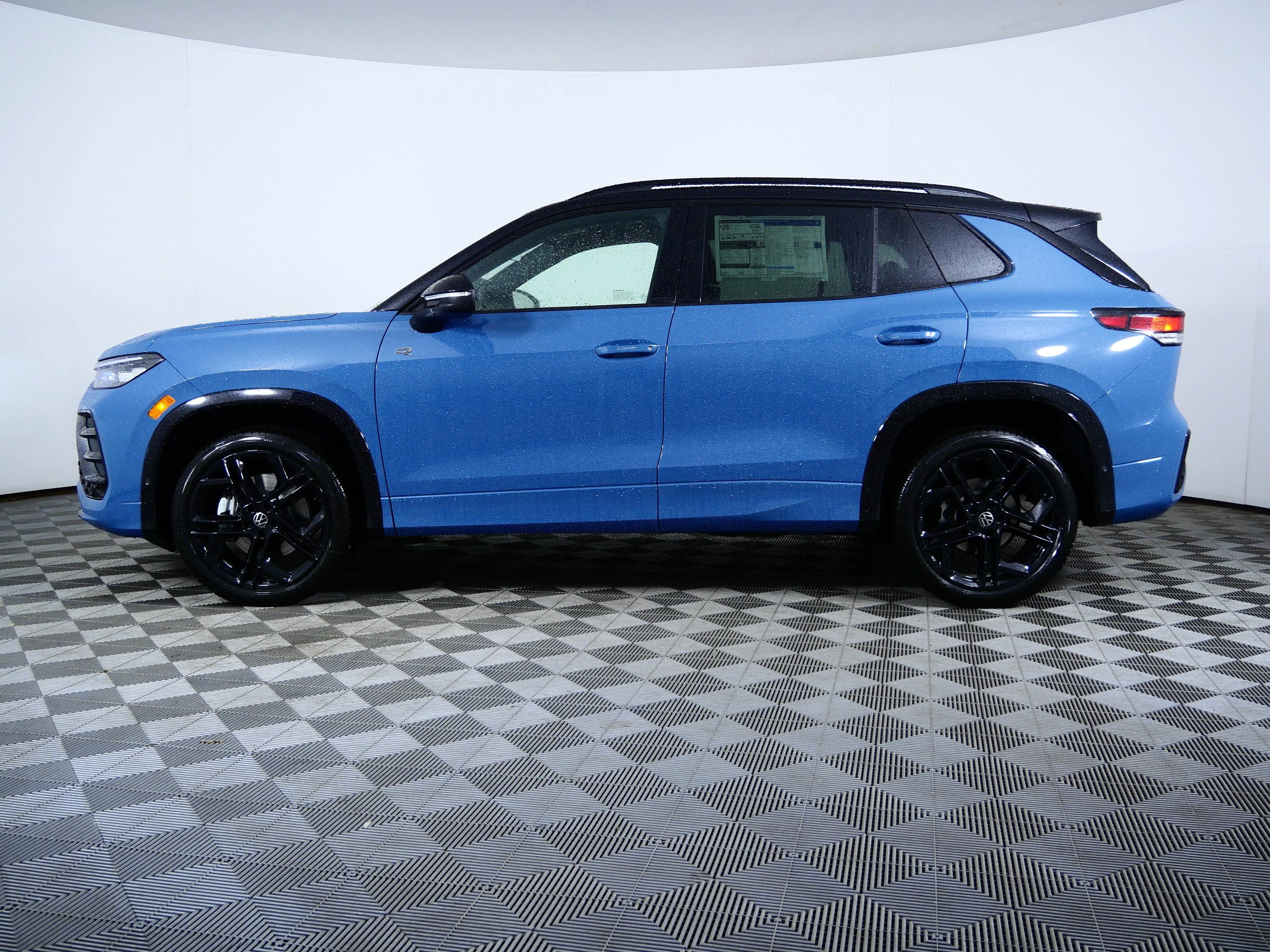 New 2026 Monterey Blue w/Deep Black Roof Volkswagen SE R-Line Black image 4