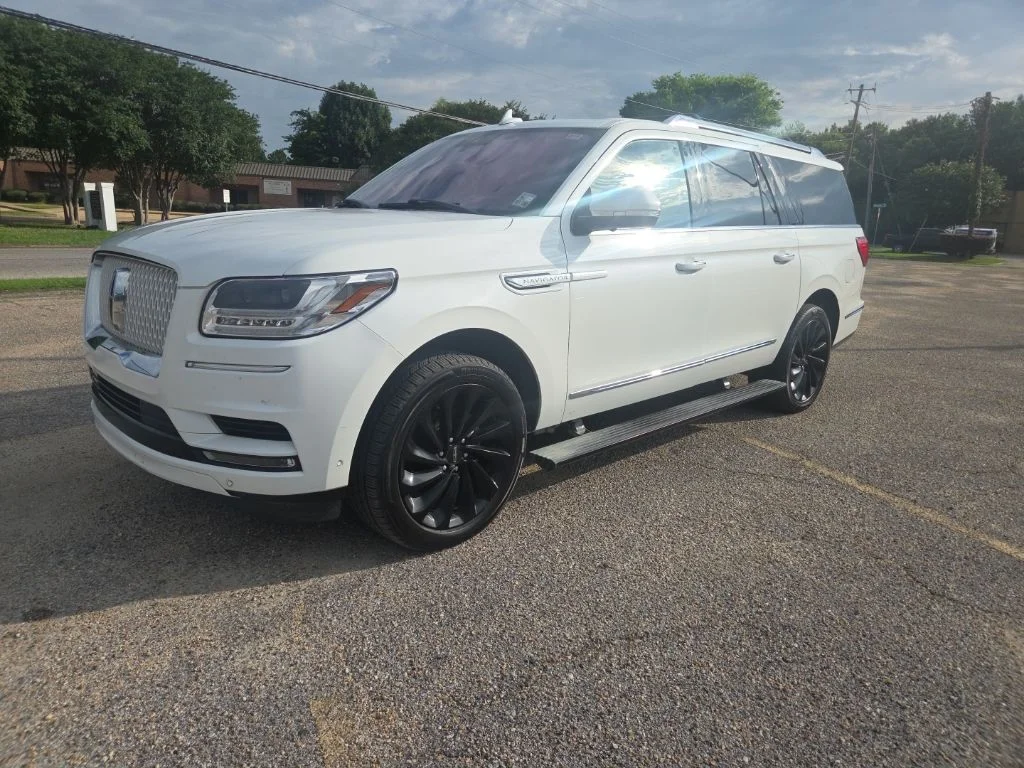 Used 2020 White Lincoln Reserve image 3