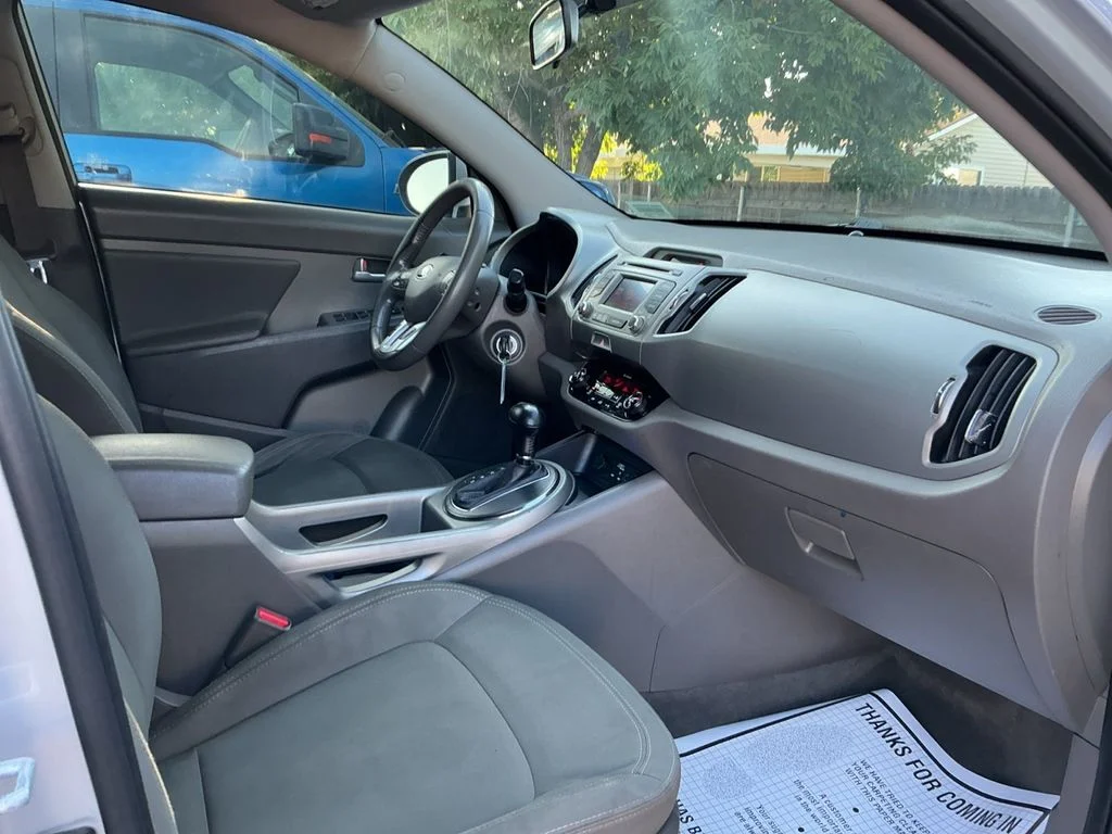 Used 2013 Silver Kia EX image 25