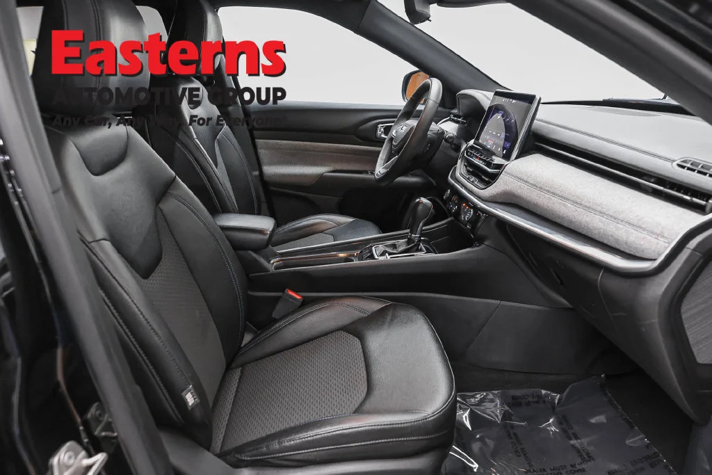 Used 2024 Black Jeep Latitude image 23