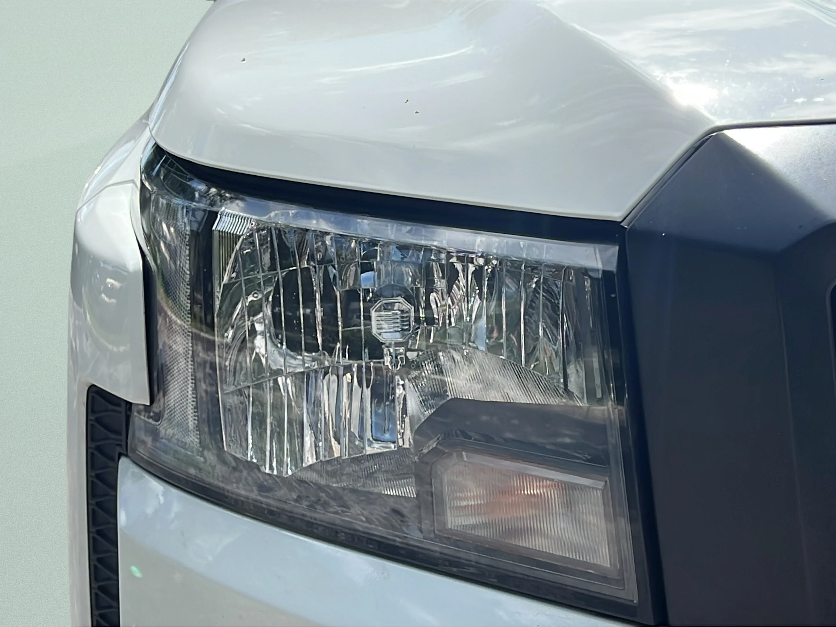 Used 2023 Glacier White Nissan S image 22
