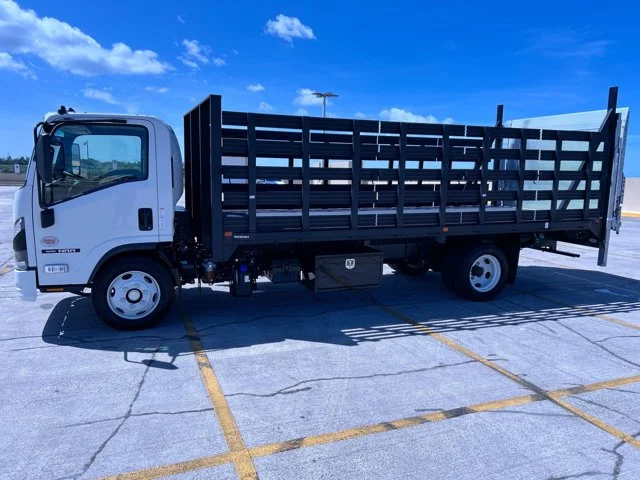 New 2025 White ISUZU 18ft Stakebed w/Lift, 19,500lb GVWR image 4