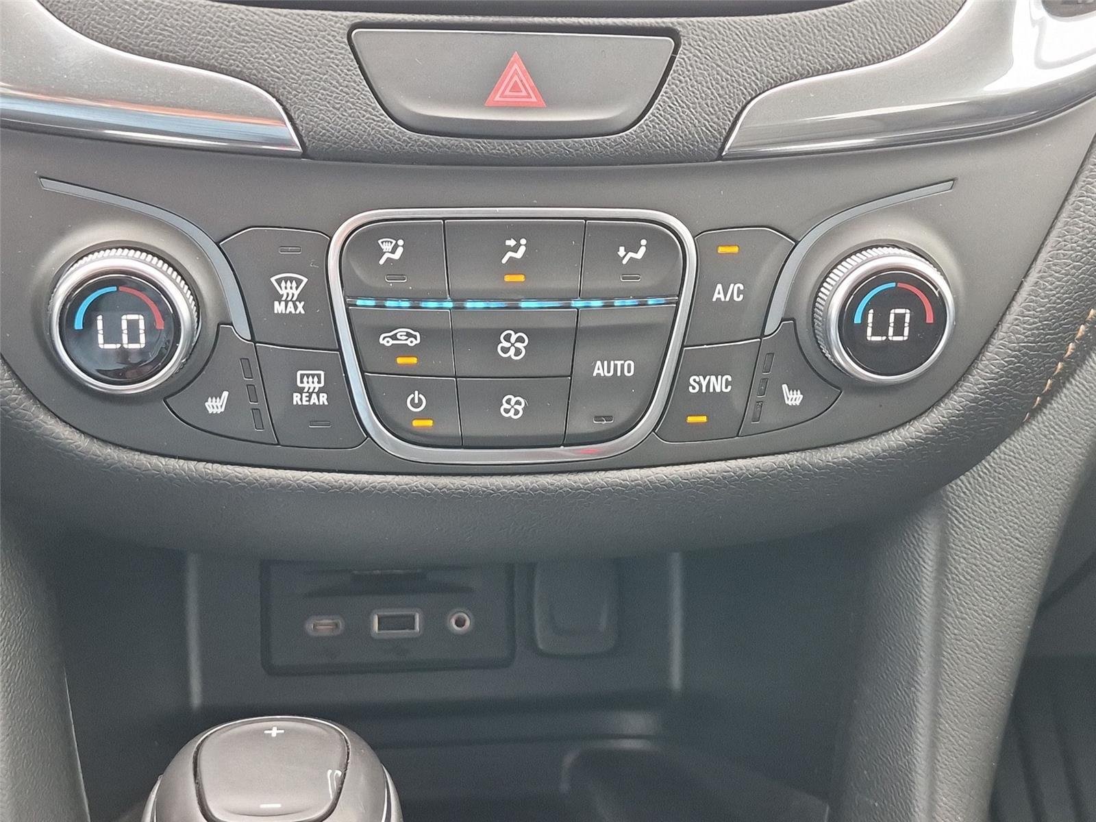 Used 2019 Iridescent Pearl Tricoat Chevrolet Premier image 26
