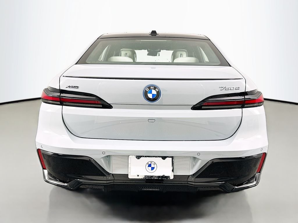 2026 Bmw 750e photo 4
