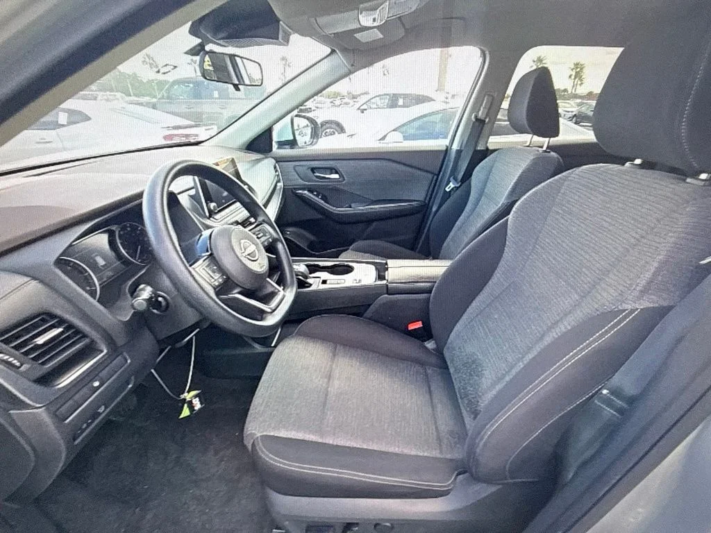 Used 2023 Silver Nissan SV image 3