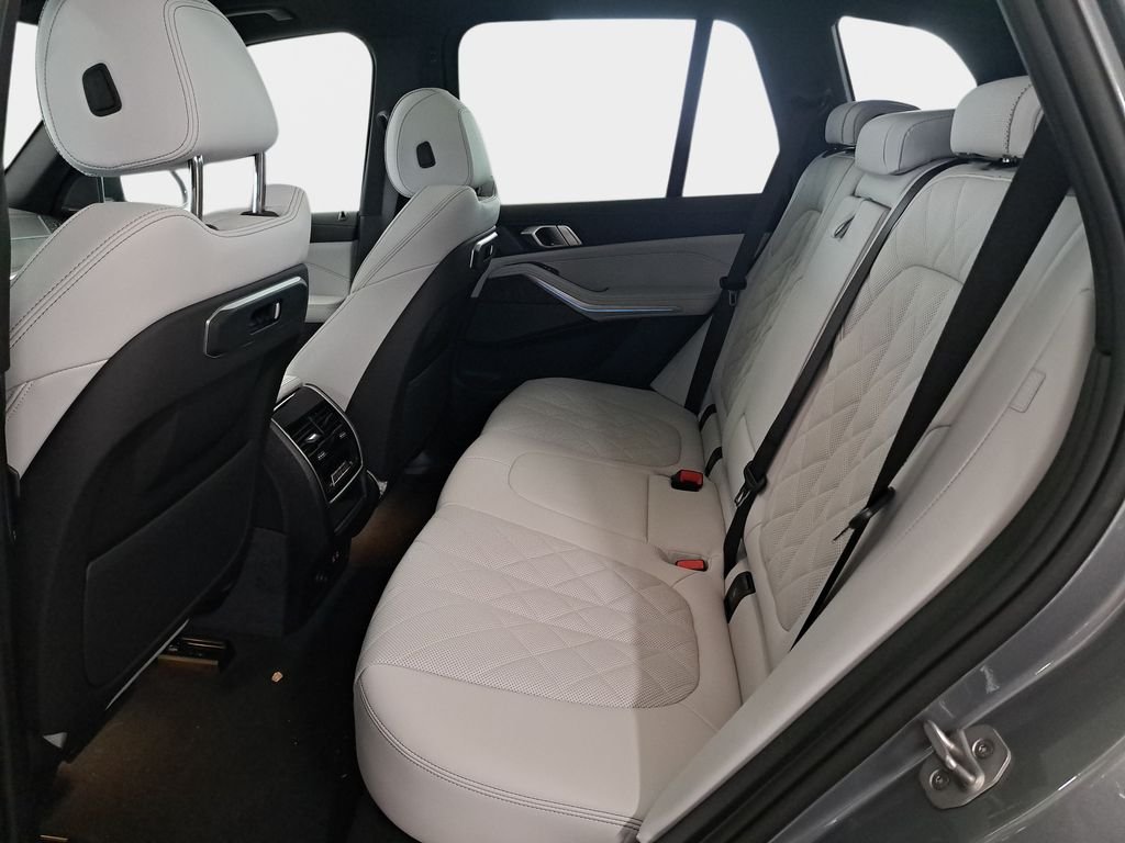 New 2026 Skyscraper Grey Metallic BMW sDrive40i image 9