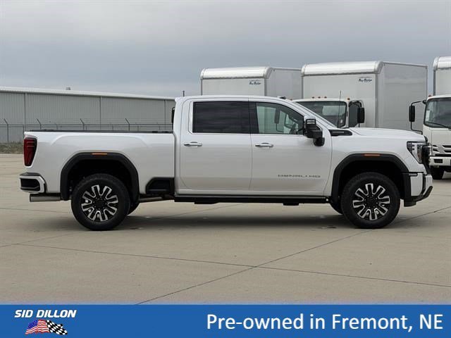 Used 2025 White Frost Tricoat GMC Denali Ultimate image 3