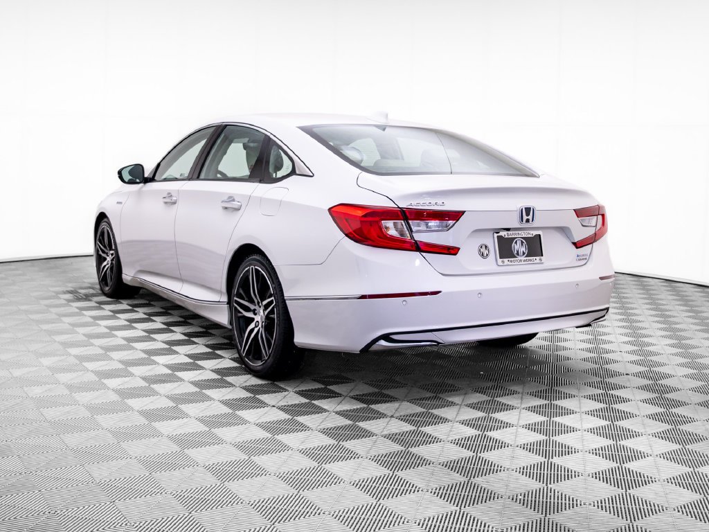 Certified Used 2022 Platinum White Pearl Honda Touring image 4