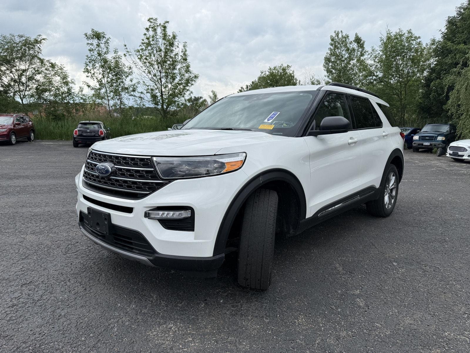 Used 2023 Star White Metallic Tri-Coat Ford XLT image 8