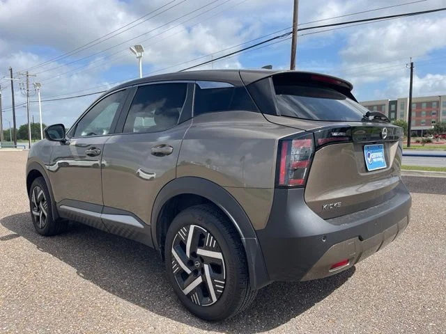 Used 2025 Brown Nissan SV image 6