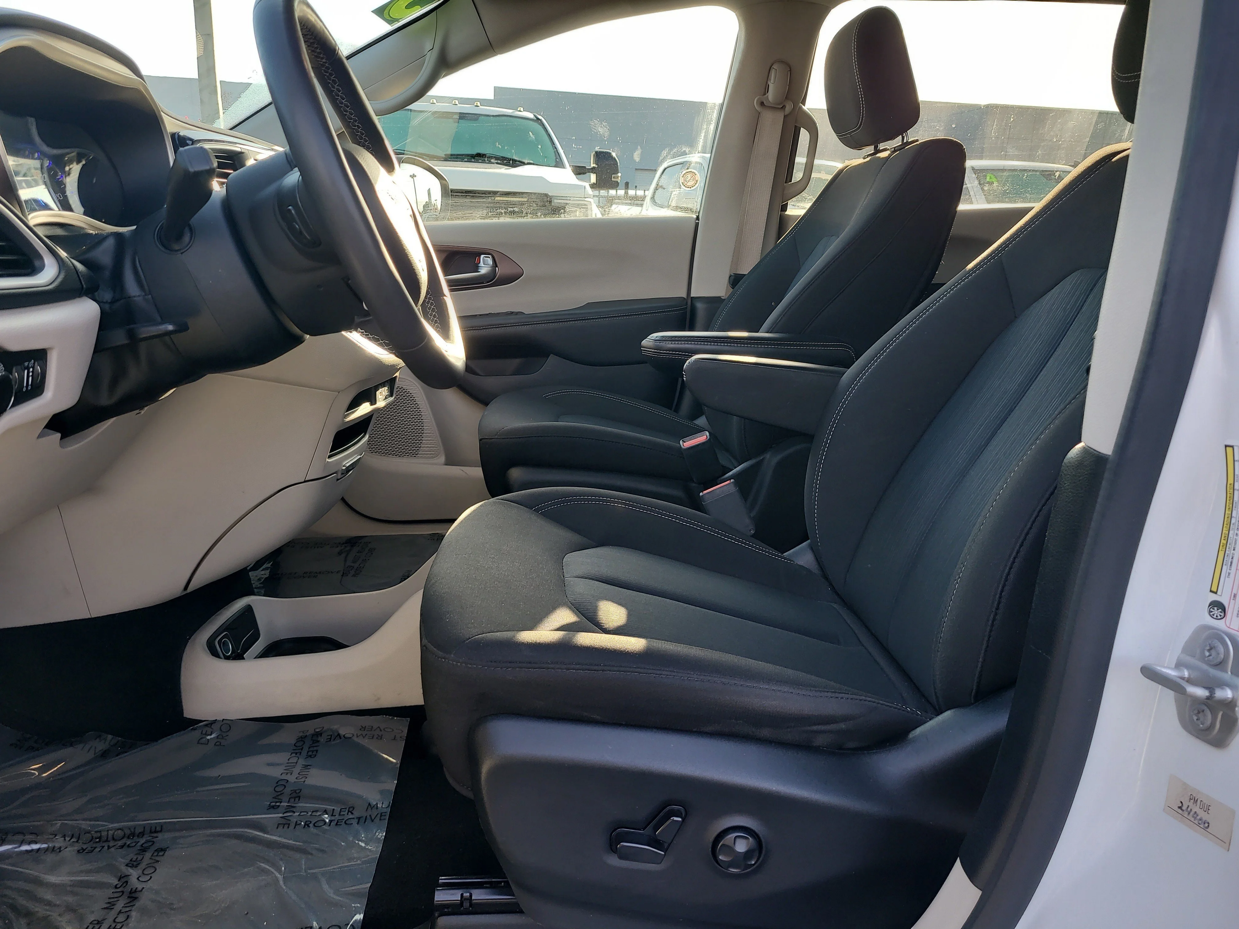 Used 2023 Bright White Clearcoat Chrysler LX image 16