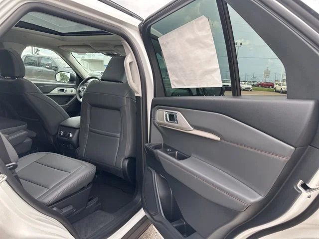 New 2026 Star White Metallic Tri-Coat Ford Active image 16