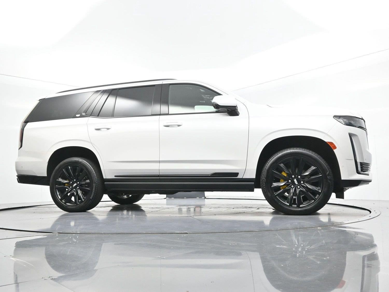 Used 2021 CRYSTAL WHITE TRICOAT Cadillac Sport Platinum image 54