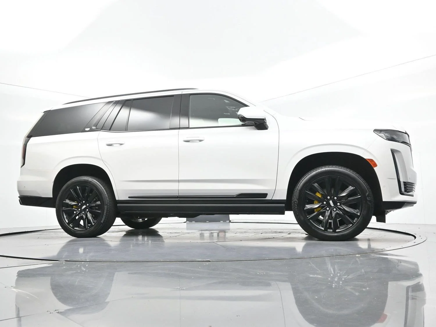 Used 2021 CRYSTAL WHITE TRICOAT Cadillac Sport Platinum image 54